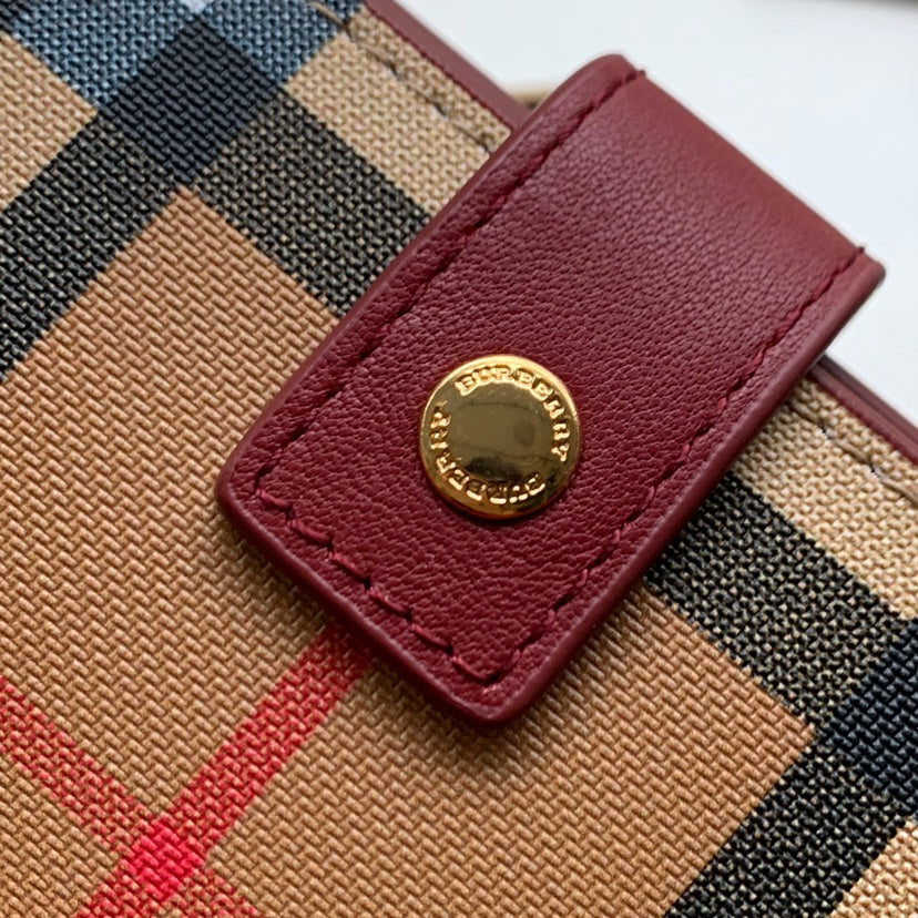 BB wallet product image 6, provided for visual reference and product detail review