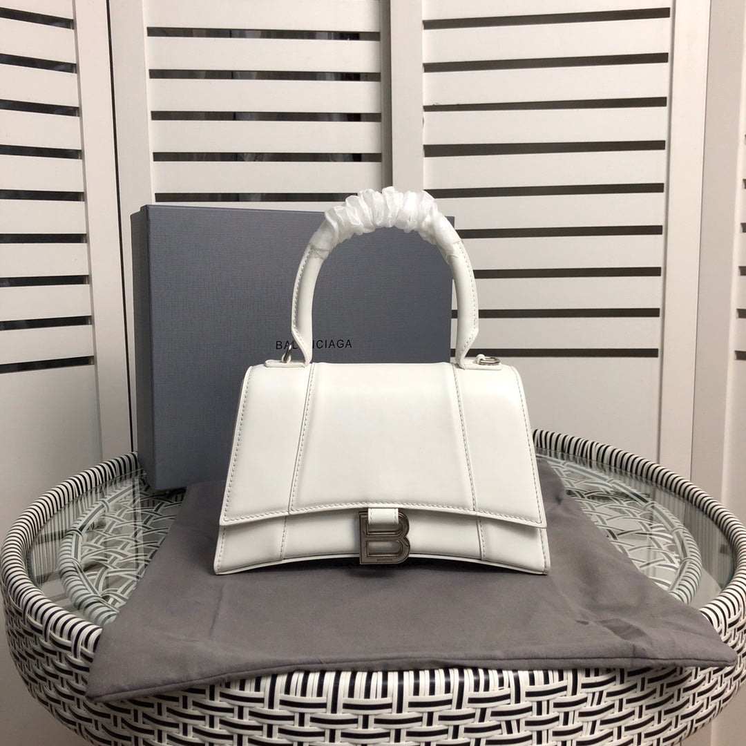 B hourglass white 23*14*10cm product image 1, provided for visual reference and product detail review