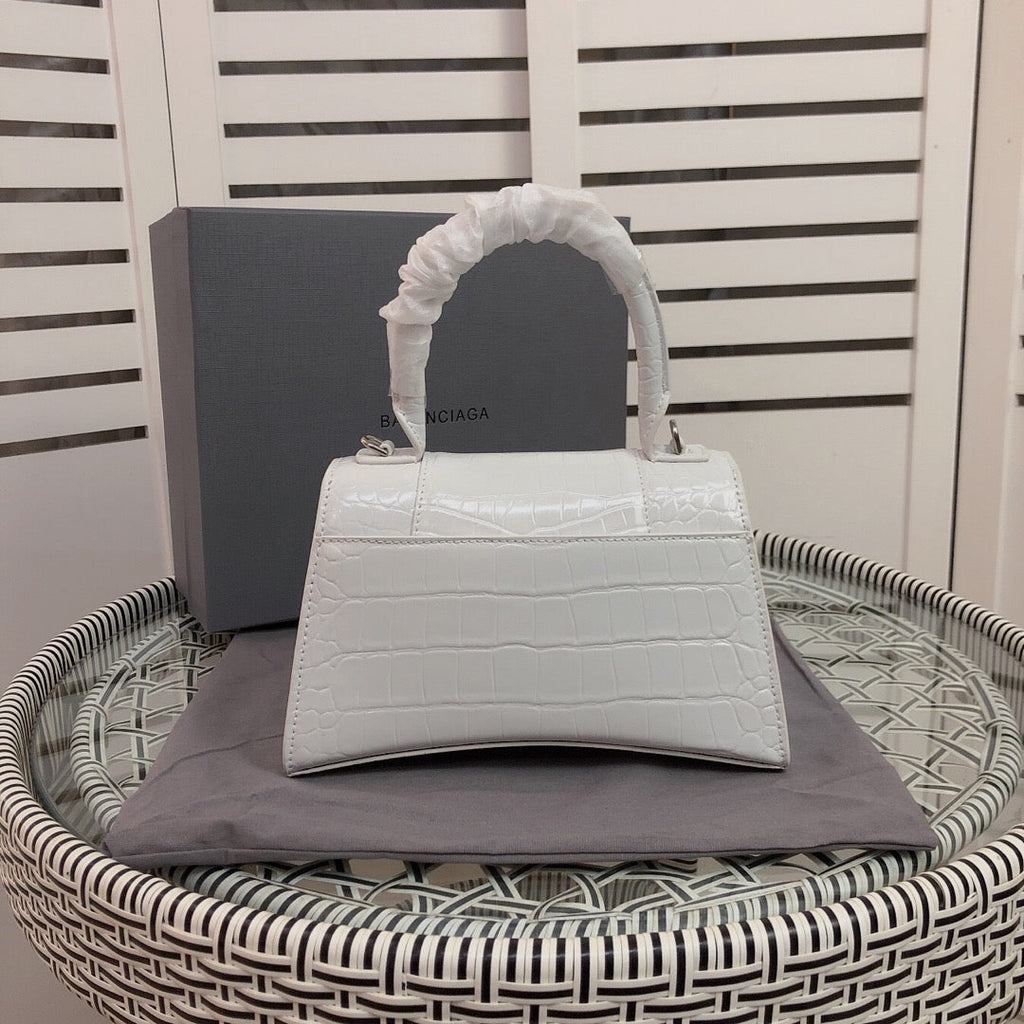 B a l e n c i a g a hourglass white 19*13*8cm。 product image 4, provided for visual reference and product detail review
