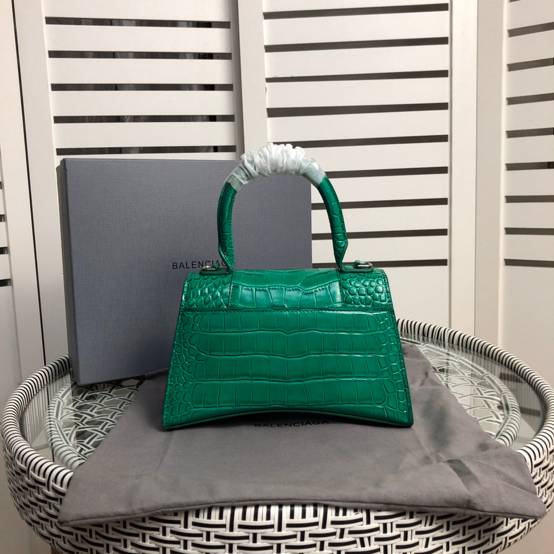 B green hourglass 23*14*10cm product image 5, provided for visual reference and product detail review