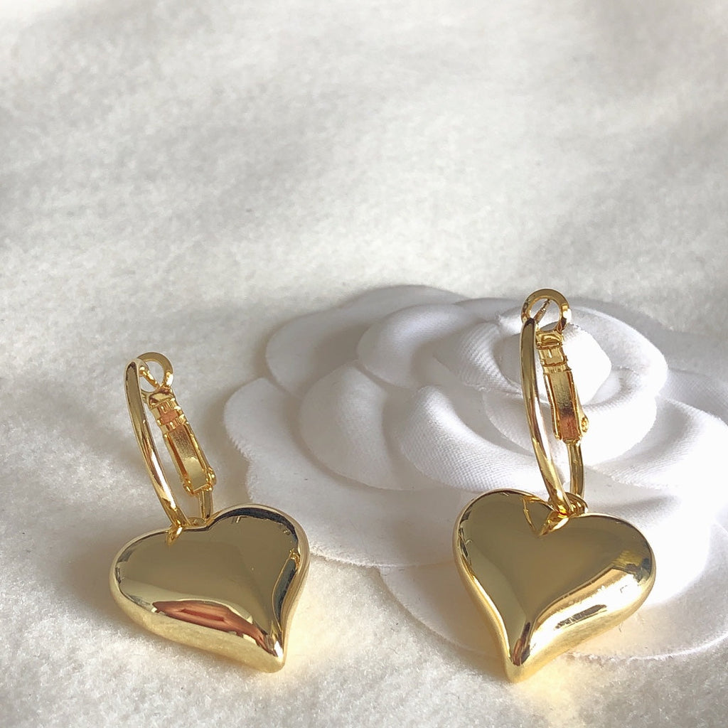 B a l e n c I a g a earrings product image 1, provided for visual reference and product detail review